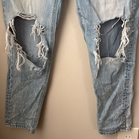 American Eagle Distressed Light Blue High Rise Mom Jean - Picture 4 of 7
